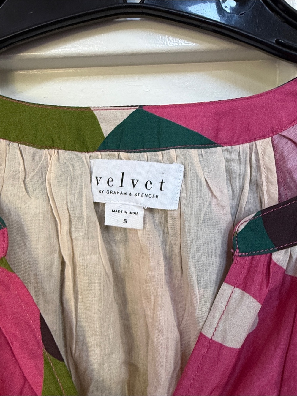 Velvet by Graham & Spencer Pink Multi Floral V Neck Silk Blend Abstract Blouse S - Picture 5 of 10